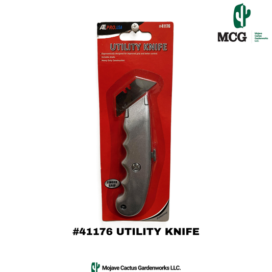 UTILITY KNIFE WITH FINGER GRIP